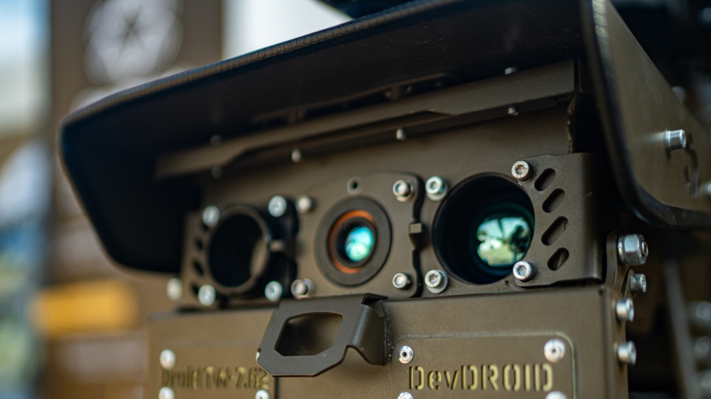 Drone terrestre de DevDroid con capacidad de reconocimiento intelignete.