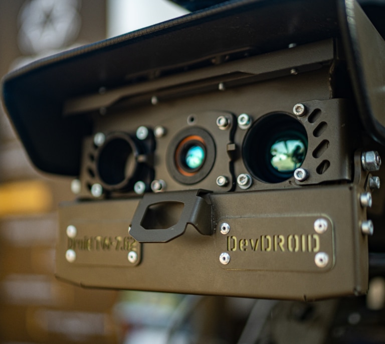 ¿A quién obedecen los robots soldado?