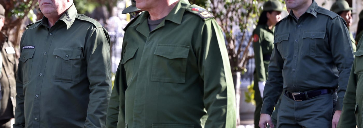 Miguel Díaz-Canel, en el centro, y al fondo a la derecha Raulito, el nieto favorito de Raúl Castro, en La Habana
