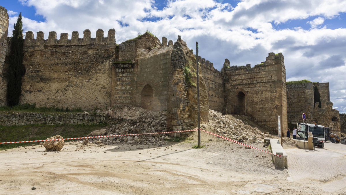 Torre del castillo de Escalona desmoronada.