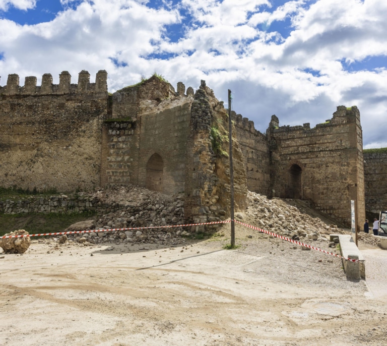 Las filtraciones de agua por las lluvias, posible causa del derrumbe de una torre del castillo de Escalona