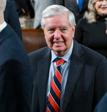 Un senador republicano cercano a Trump carga contra España por su posición [...]