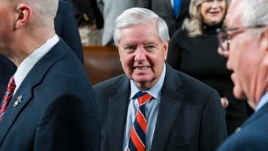 Un senador republicano cercano a Trump carga contra España por su posición ante Irán: "Patéticamente débil"