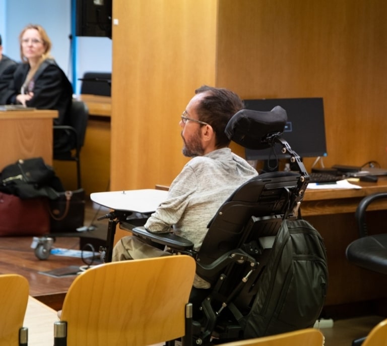 Echenique niega odiar a los curas en su juicio con Abogados Cristianos: "Tengo mucho respeto por la labor social de la Iglesia"