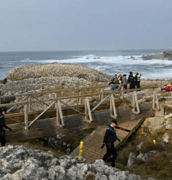 Cinco muertos y un desaparecido tras hundirse una pasarela costera en Santander