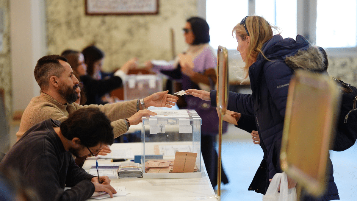 Colegio electoral en Valladolid, este domingo.