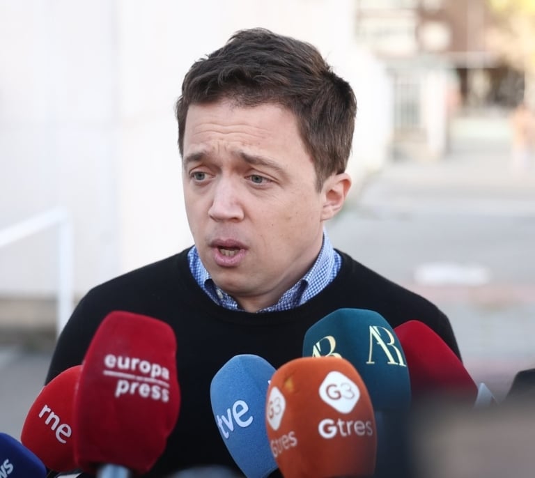 El juez suspende las declaraciones de Errejón y Mouliaá por una intervención quirúrgica al abogado de la actriz