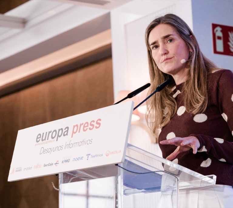 España apoyará la propuesta de la AIE de liberar el equivalente a 12 días de reservas de petróleo