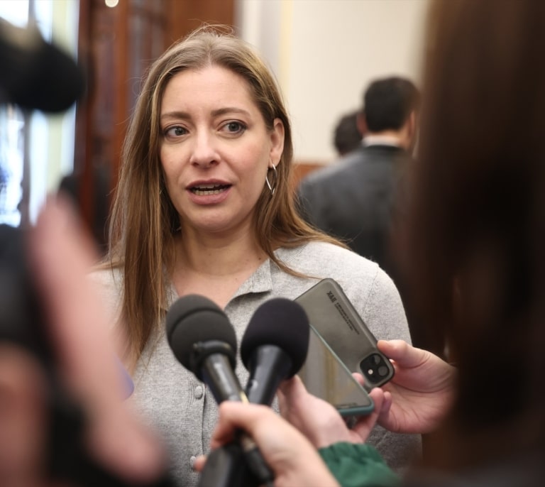"En cualquier otro país haría caer al Gobierno y Sánchez está festejando el 14 de julio"