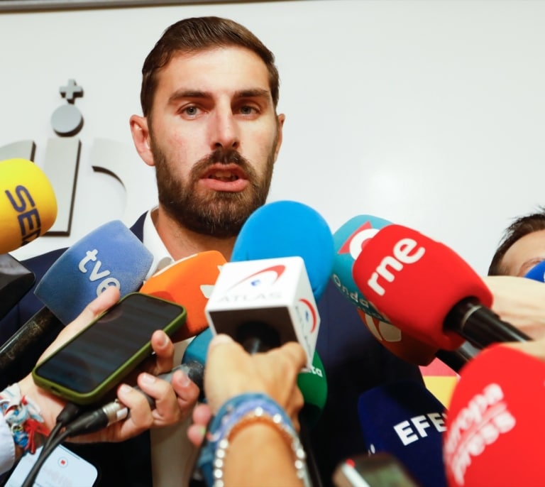 Vox dice que destituyó a Antelo por presuntas "gestiones urbanísticas" para beneficiar a su esposa