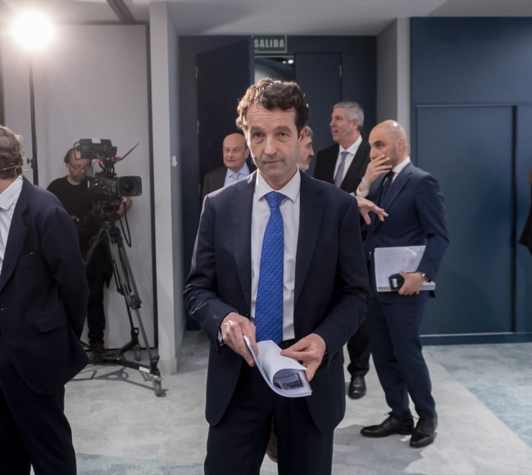 AQR, el fondo bajista que redobla su apuesta contra Indra en plena guerra del Gobierno y Escribano