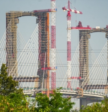 El acero 'a precio de oro' del Puente del Centenario: así se [...]