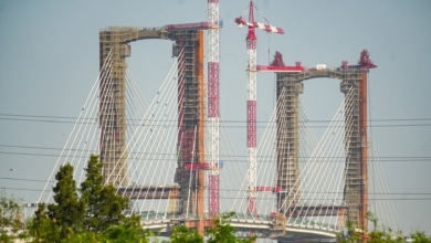 El acero 'a precio de oro' del Puente del Centenario: así se infló en más de cinco millones el coste de la obra investigada en el 'caso Koldo'