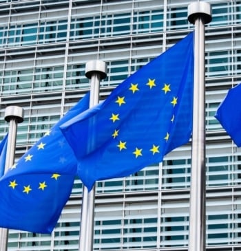 Bruselas insiste en el cumplimiento del acuerdo con EEUU y protege los [...]