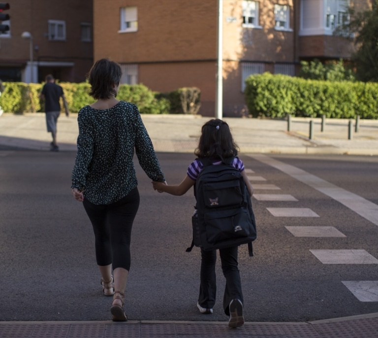A juicio unos padres por vender a su hija de 14 años por "5.000 euros y cinco botellas de whisky"