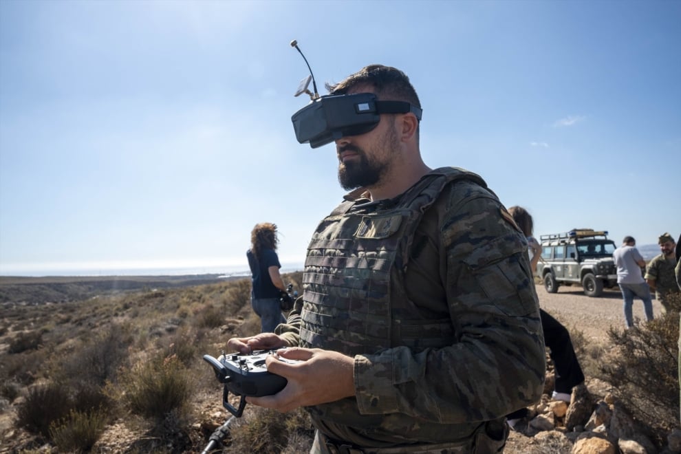 El Ejército de Tierra realiza una demostración dinámica que integra sistemas robotizados en el Campo de Maniobras y Tiro 'Álvarez de Sotomayor' en Viator (Almería).
