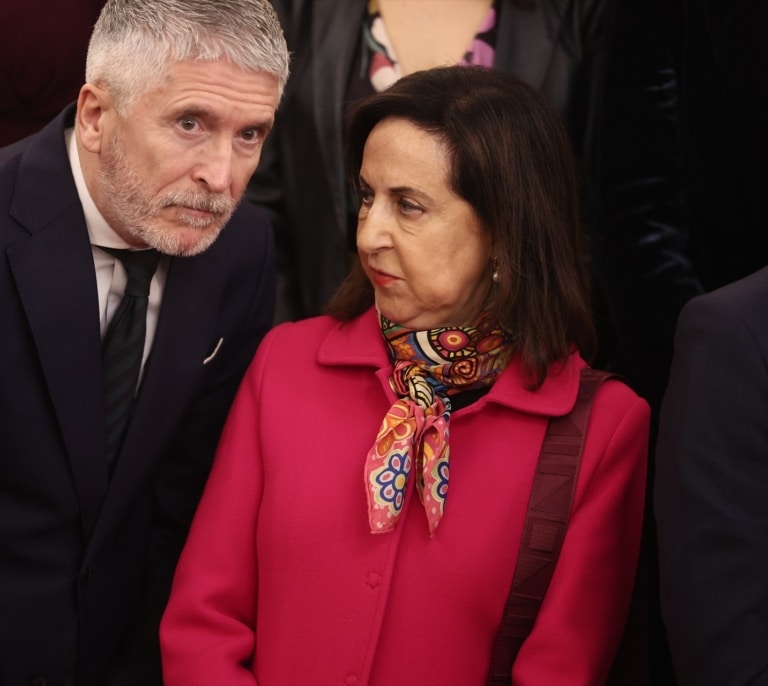 Marlaska no hará como Robles con los militares: todos los policías y guardias civiles serán profesión de riesgo