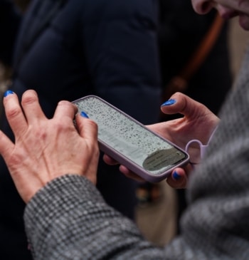 La verdad sobre la sospecha que todos tenemos: ¿nos escucha el móvil?