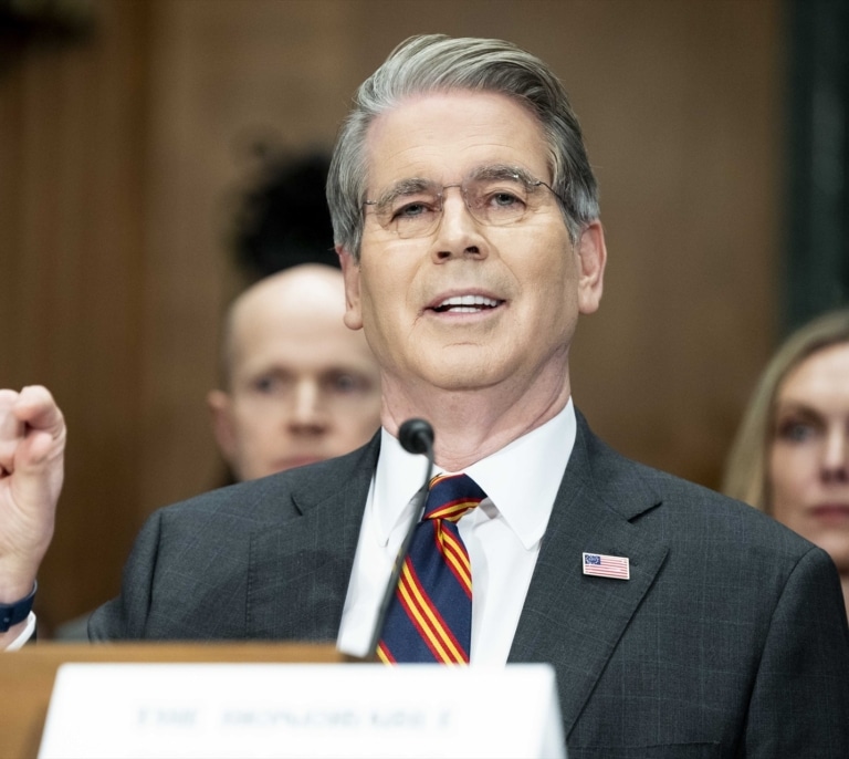 Scott Bessent acusa a España de poner en peligro vidas estadounidenses por negar el uso de las bases militares contra Irán