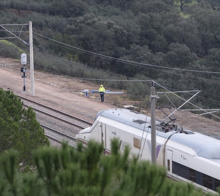 La jueza de Montoro halla 42 metros de vía retirados de Adamuz sin autorización