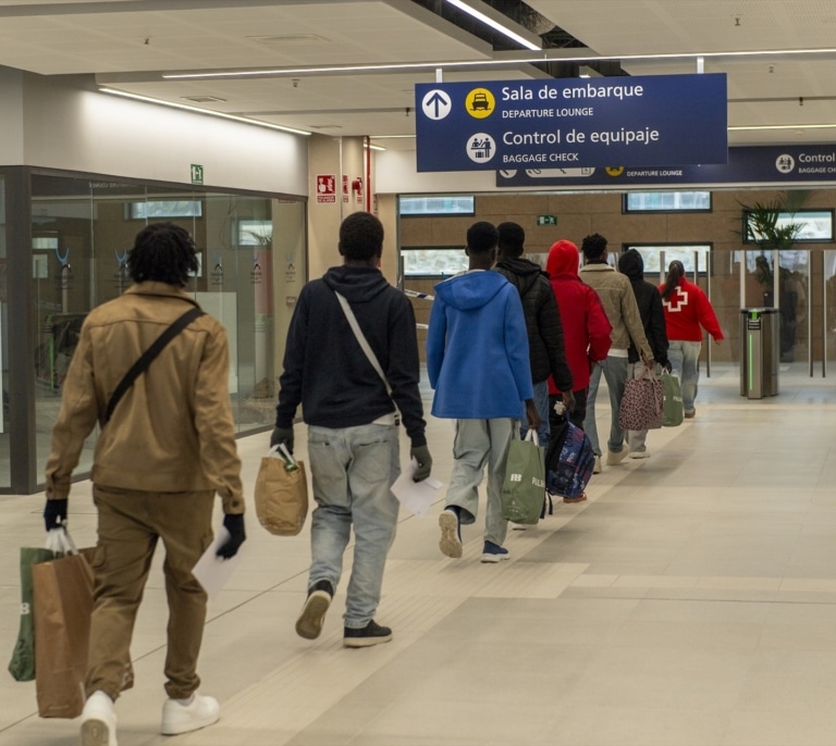 De los tickets del Telepizza a clonar a los migrantes: el salto profesional de las mafias de la regularización