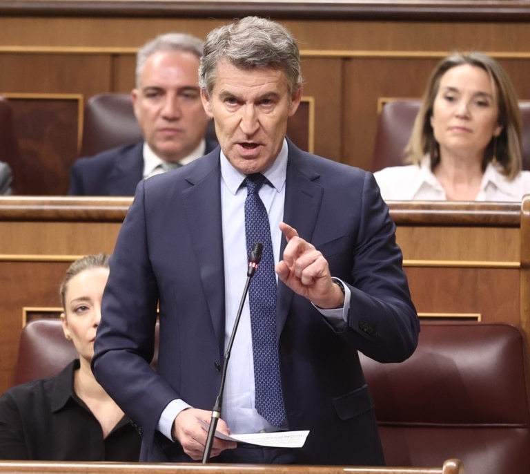 Feijóo defiende a España como "país fiable" y critica la política exterior de Sánchez tras las amenazas de Trump