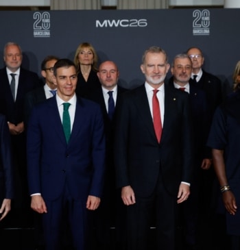 Felipe VI llama a un uso moderado de la fuerza y el [...]