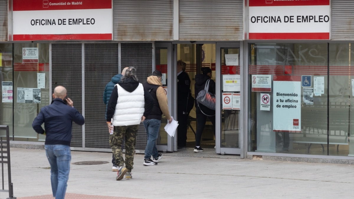 Cuándo se cobra el paro en abril de 2026