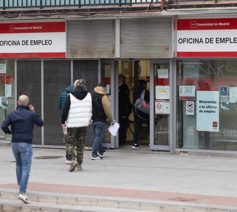 Cuándo se cobra el paro en abril de 2026