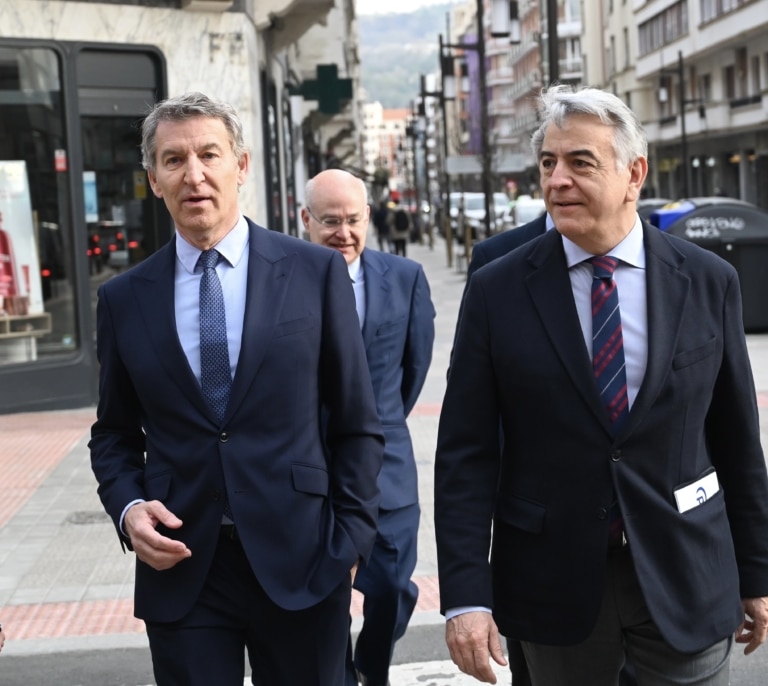 Feijóo acusa a Sánchez de poner en riesgo la seguridad de España por "intereses partidistas"