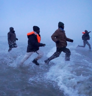 La política migratoria en Europa choca con la regularización “sin filtros” en [...]