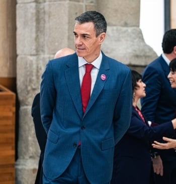 Sánchez desempolva el 'No a la guerra'