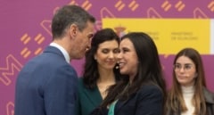 "¡¡No a la guerra!!": así ha sido la ovación a Sánchez en su primer acto tras comparecer en Moncloa