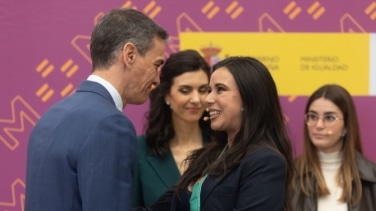 "¡¡No a la guerra!!": así ha sido la ovación a Sánchez en su primer acto tras comparecer en Moncloa