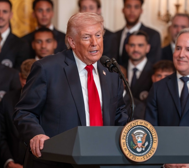 Trump avisa de que EEUU "no se detendrá" hasta que Irán esté "totalmente derrotado"