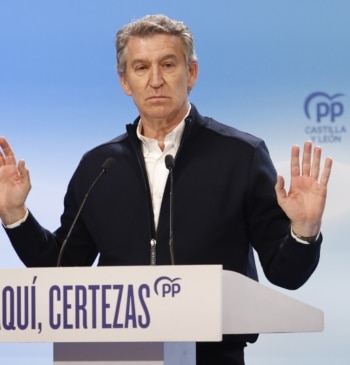 Feijóo acusa a Abascal de bloquear los gobiernos autonómicos y le reprocha: [...]