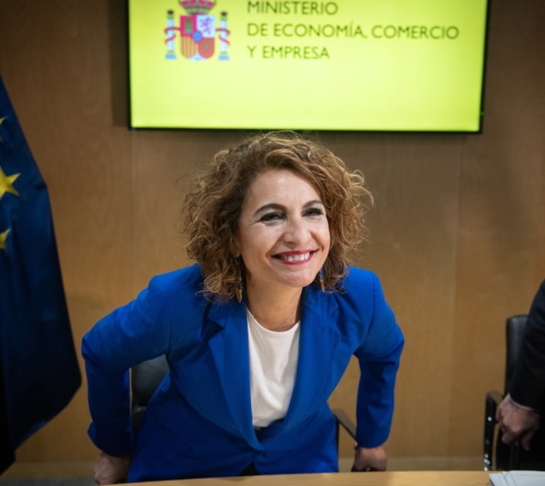 Hacienda vigilará las cuentas en neobancos y advierte que son un "desafío para el control tributario"