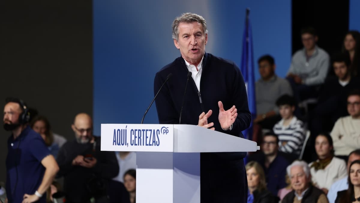 Feijóo pide un Gobierno "libre" para Mañueco y dice que Vox "merece un castigo" en las urnas