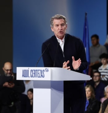 Feijóo pide un Gobierno "libre" para Mañueco y dice que Vox "merece [...]