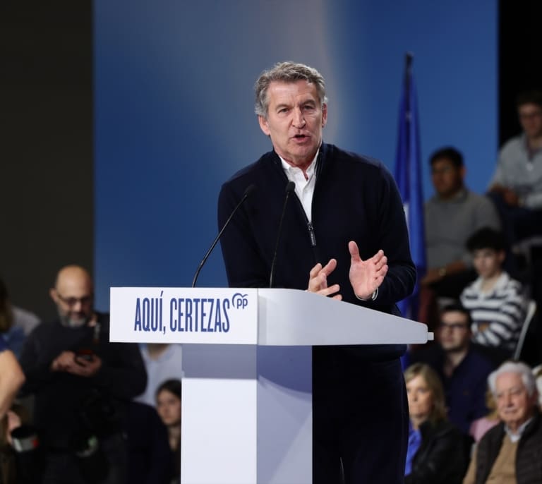 Feijóo pide un Gobierno "libre" para Mañueco y dice que Vox "merece un castigo" en las urnas