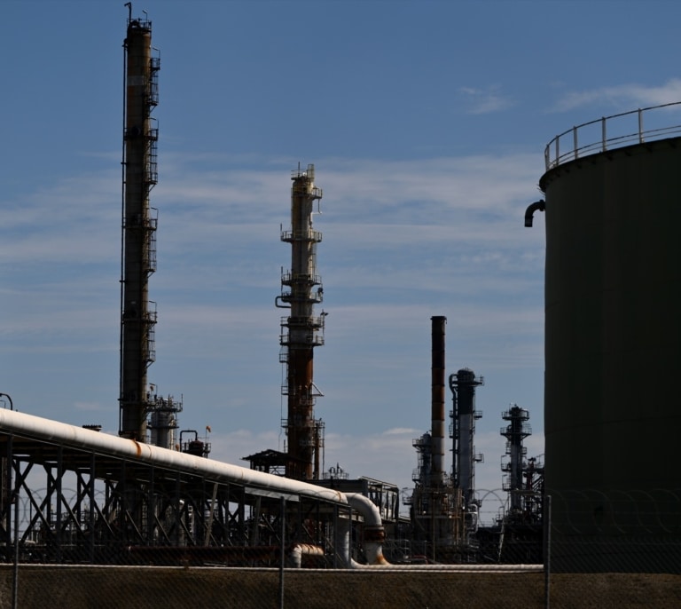 La AIE libera 426 millones de barriles de reservas por la crisis en Oriente Medio