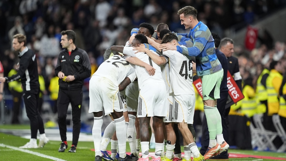 El Real Madrid celebrando un gol ante el Elche CF
