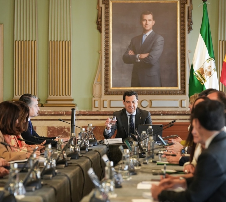 Las cinco razones por las que Juanma Moreno puede gobernar en solitario en Andalucía