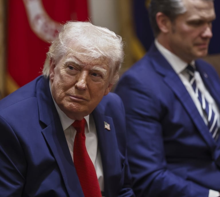 Trump amplía hasta el 6 de abril el ultimátum a Irán para reabrir el estrecho de Ormuz