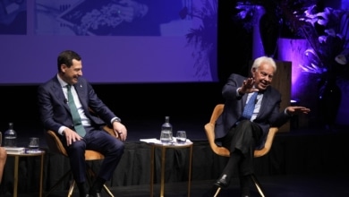 Moreno elogia a Felipe González como "un hombre de Estado" pese a sus diferencias políticas