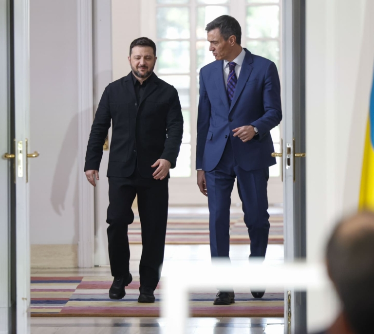 Sánchez aleja sus Presupuestos por la guerra mientras Illa pone en pausa los suyos tras el acuerdo con ERC