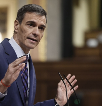 Sánchez carga contra la "corrupción" de Vox: "Aquí Abascal está para forrarse. [...]