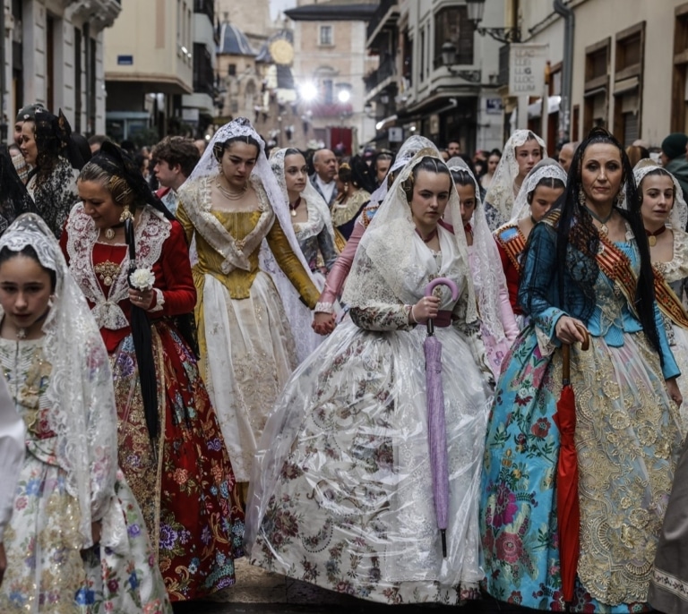 Diez consejos para que nuestros pies sobrevivan a las Fallas... y a cualquier fiesta popular