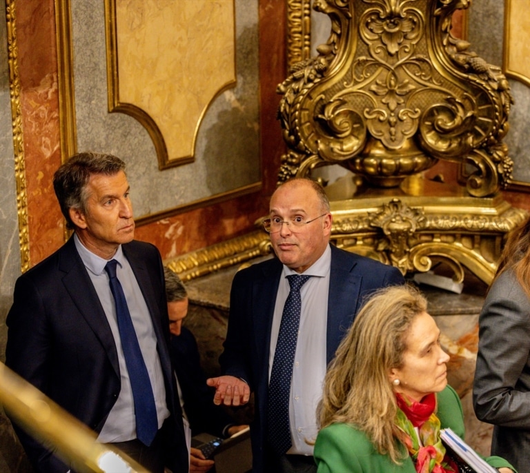 Los sondeos confirman que el bloqueo de los gobiernos autonómicos "pasa factura a Vox"