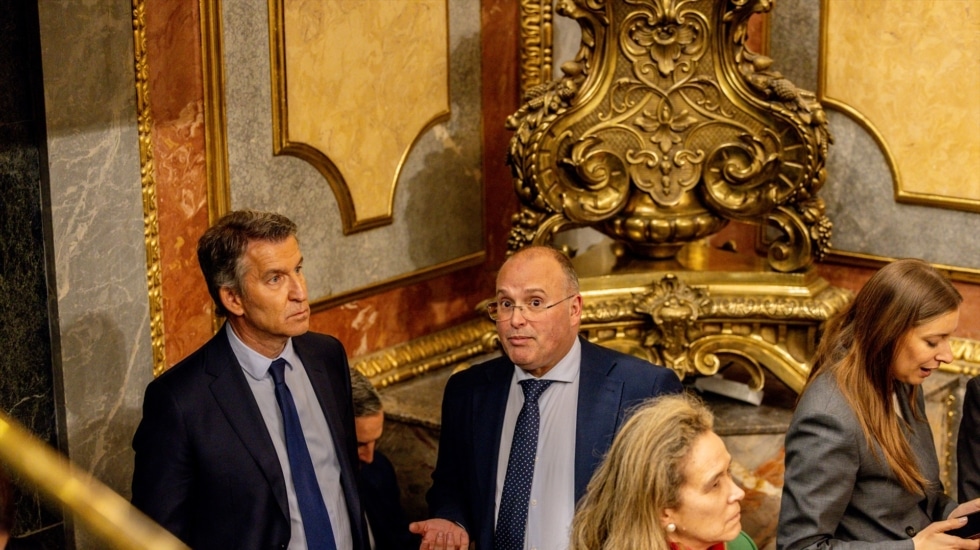 Los sondeos confirman que el bloqueo de los gobiernos autonómicos "pasa factura a Vox" 